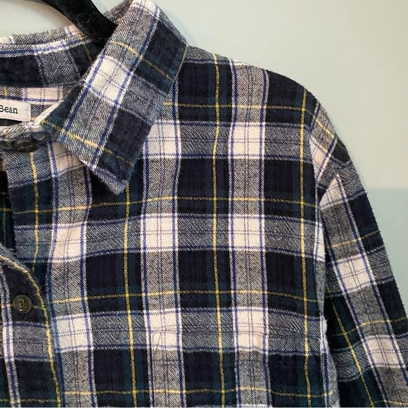 LL Bean Relaxed Fit Cotton Plaid Button Up Shirt - Picture 4 of 5